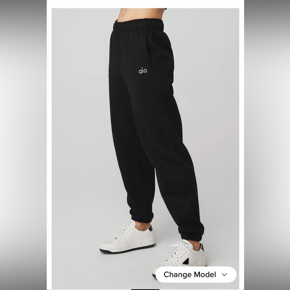 ALO Yoga Pants - ALO Yoga Accolade Sweatpant Black Size Medium NWT